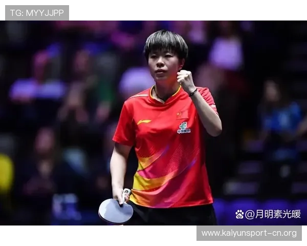 虽在赛场被KO倒地却凭顽强意志强势逆转最终赢得比赛胜利荣耀加身