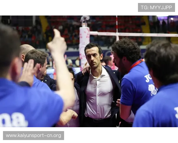 郎导刘晓彤亲临现场观战 桑塔雷利击败中国队后喜悦难掩