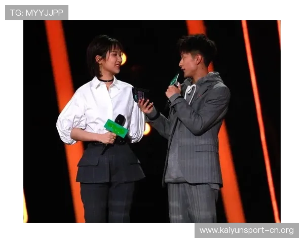 雷佳音岳云鹏现场双人胡旋舞尽显默契与欢乐两人舞步轻盈互动默契十足